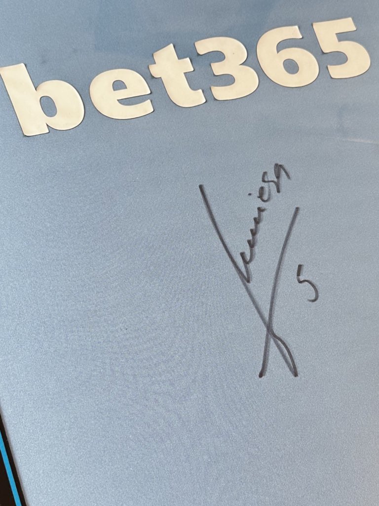 ⚠️ WIN ⚠️ To be in with a chance of winning this framed & signed @muniesa92 shirt simply follow @PREMManagement on ‘X’ then like and retweet this post!! #TeamPREM