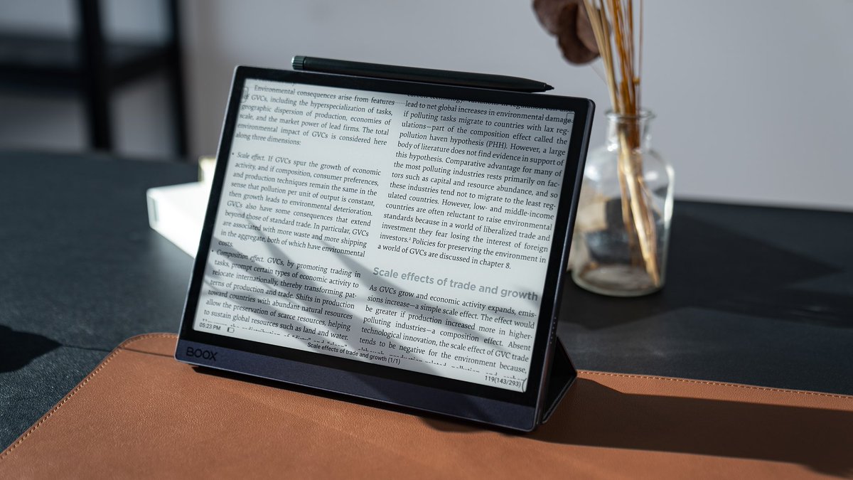 OnyxBoox's tweet photo. Embracing the winter sun’s warmth with a #BOOX device, making reading a delightful breeze even on chilly days! 
#BookLovers #AcademicReading 

Pic: BOOX Tab Ultra https://t.co/cV4jbjFInK