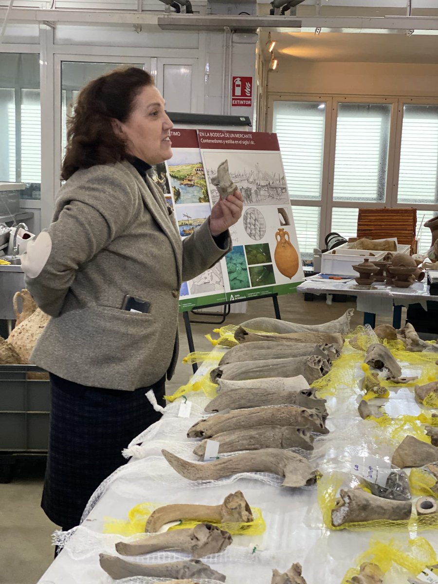 IAPHpatrimonio's tweet photo. Iniciamos la celebración del #diamujeryniñaciencia @11defebreroes con una jornada de divulgación con alumnado de la ESO en nuestra sede de #Cádiz
👉 actividad de #mujeresconciencia organizada por la #biblioteca del @IAPHpatrimonio @CulturaAND como apoyo a la investigación https://t.co/sBywzKKY1s