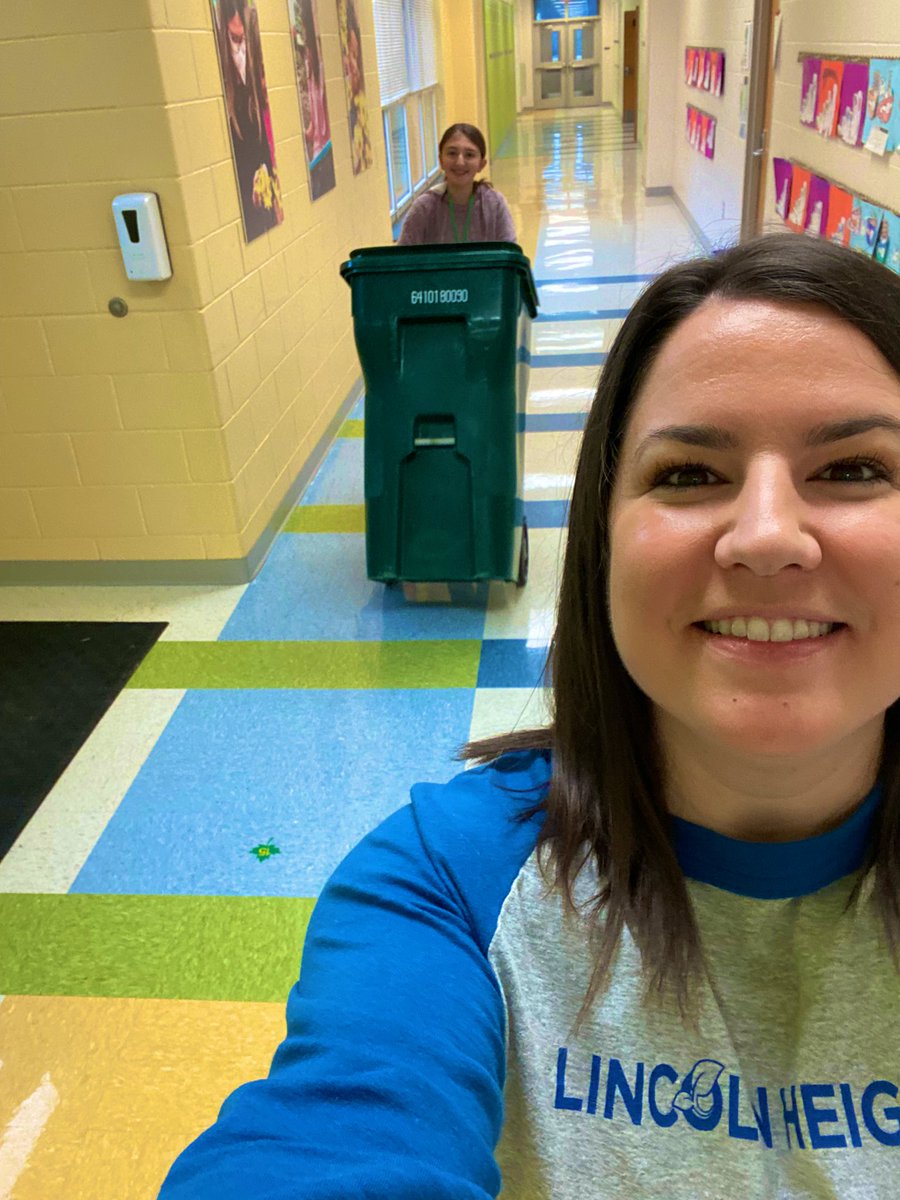 Mrs. Traylor tweet media