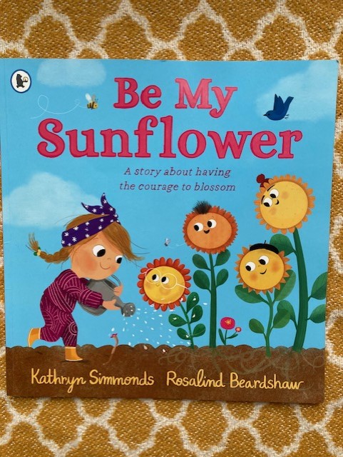 When my daughter was 5, we planted sunflower seeds for a school activity...but one didn't want to grow...why not? Now, thanks to @RosalindBeards1 and the TLC of @peachjamcloset and @BIGPictureBooks (esp editor @PauliinaPopcorn) we can tell the story. Vernon is about to bloom!