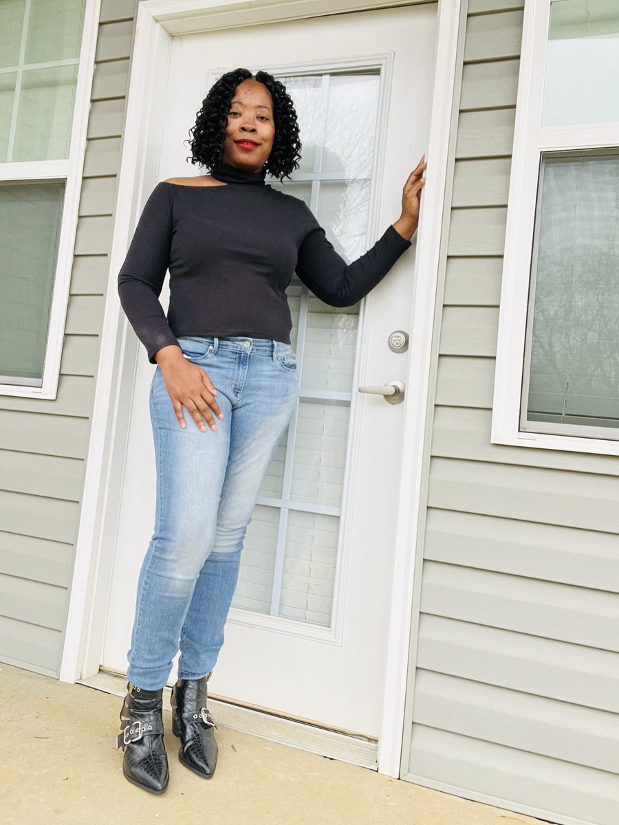 lasheikcalhoun's tweet photo. "Escaping the ordinary and embracing the extraordinary! 🌟✨ #weekendvibes #rediscoveryourself #fridaymood #aquariusseason #trysomethingnew #stepoutonfaith #lookoftheday #womenover40 #maturewomen https://t.co/ukfLxBsDjR