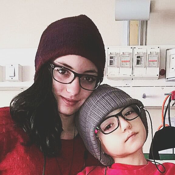 ZuinGg's tweet photo. Este es Jano, mi hermano menor, que en 2016 fue diagnosticado con Leucemia y 9 tumores en el estómago. El día que lo diagnosticaron, ingresó en el hospital Garraham, en junio. En principio, los médicos nos dijeron que tenía por delante un tratamiento de 18 meses como mínimo + https://t.co/tXHqsocQo5