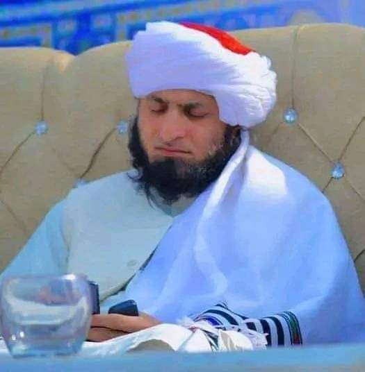 jui_army13's tweet photo. میں ہمیشہ سے سوچتا رہا تھا کہ لوگ دجال کو خدا ماننے کے لیے تیار کیسے ہو جائیں گے وہ دجال کو خدا کا درجہ کیسے دے سکتے ہیں "
ان علماء اکرام کی ہ ا ر دیکھ کر یہ یقین بھی ہو گیا کہ وہ علماء اکرام کو چھوڑ کر جاہلوں کو حق پر سمجھنے لگ گئے ہیں " https://t.co/VWkG844OPo