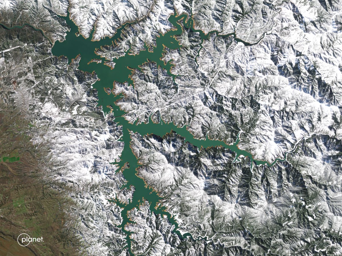 planet's tweet photo. Ready to scale your geospatial projects? PlanetScope satellite data is now available on @googlecloud Marketplace, unlocking a world of possibilities for swift and efficient Earth monitoring initiatives.

Get the latest here: https://t.co/aiR2FyK3A2 https://t.co/1HZuh0XNlE
