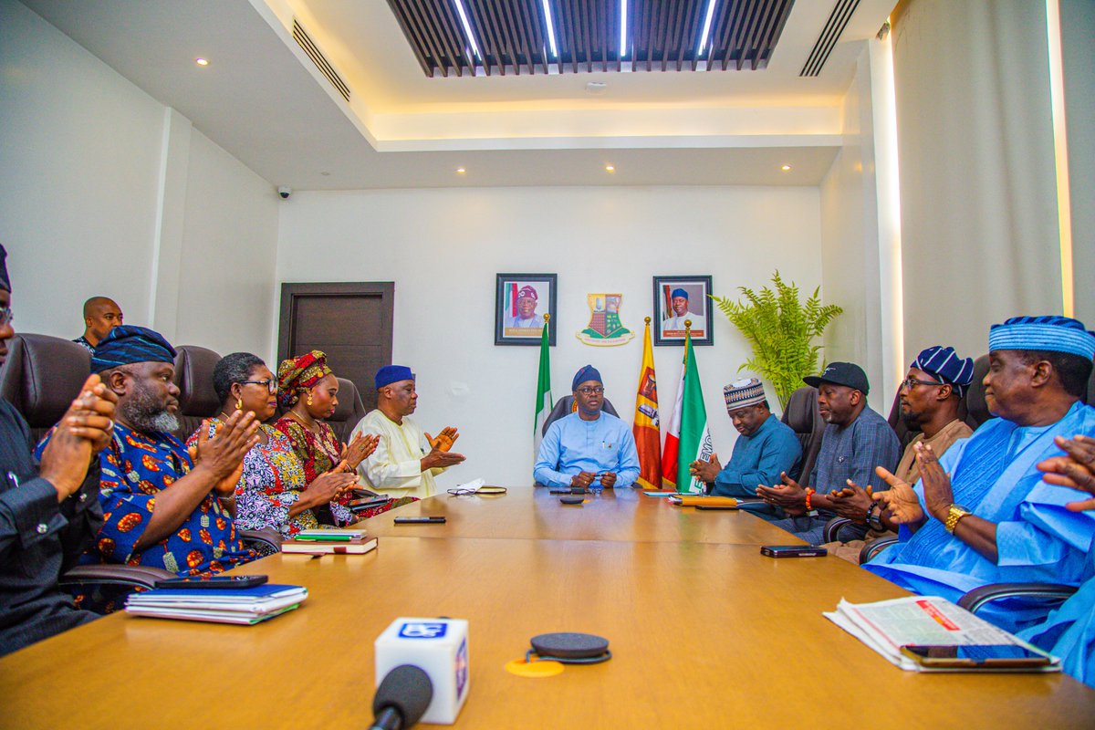 As promised earlier in the week, I signed the Oyo State Electricity Regulatory Commission Bill into law today. This law will enable Oyo State generate, transmit and distribute electricity within the State.

In my remarks during the signing, I said amendments of the constitution