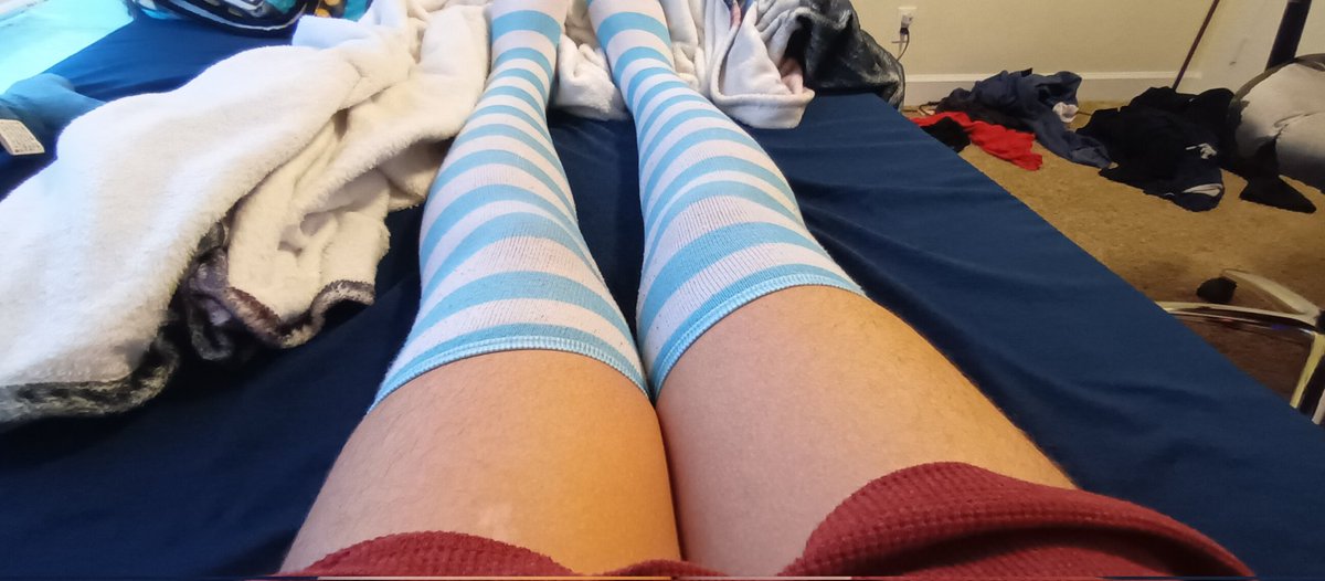 urf4vf3mb0y's tweet photo. hi
thighs for you (don't mind the mess in the corner) https://t.co/YolLne4b9n