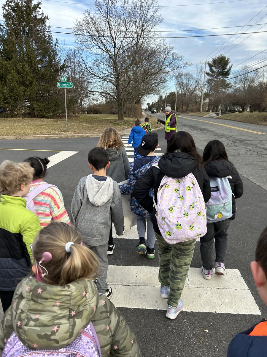 Mrs. DeDea tweet media