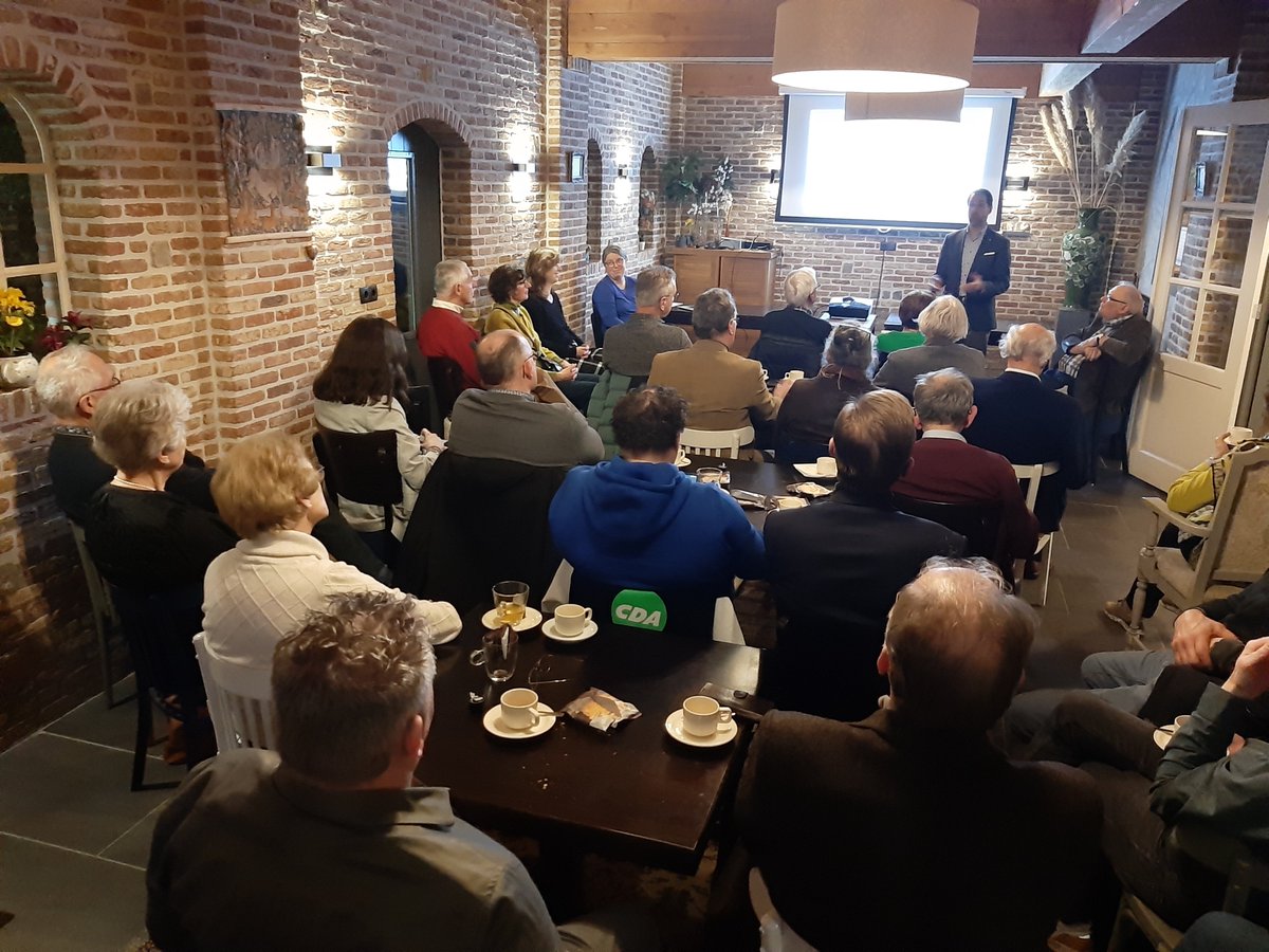 Drukke week voor de fractie van het CDA. Maandagavond digitaal fractie overleg, dinsdagavond voorlichtingsavond babbeltruc in Het Bosch te Lexmond, woensdagavond ledenvergadering in de Ponthoeve te Vianen en gisteren de raadsvergadering te Meerkerk.