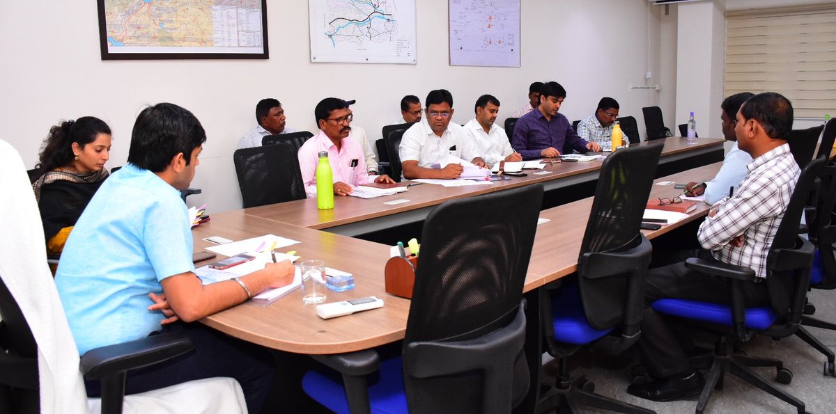 ఆస్తి పన్ను వసూలు, మినీ స్టేడియం, కొత్త చెరువు బండ్ అండ్ పార్క్ నిర్వహణ, తదితర అంశాలఫై సమీకృత జిల్లా కార్యాలయాల సముదాయంలోని సమావేశ మందిరంలో సంబంధిత అధికారులతో సమీక్ష నిర్వహించిన <a href="/Collector_RSL/">CDM_RajannaSircilla</a> శ్రీ అనురాగ్ జయంతి.

<a href="/TelanganaCMO/">Telangana CMO</a> <a href="/IPRTelangana/">IPRDepartment</a>