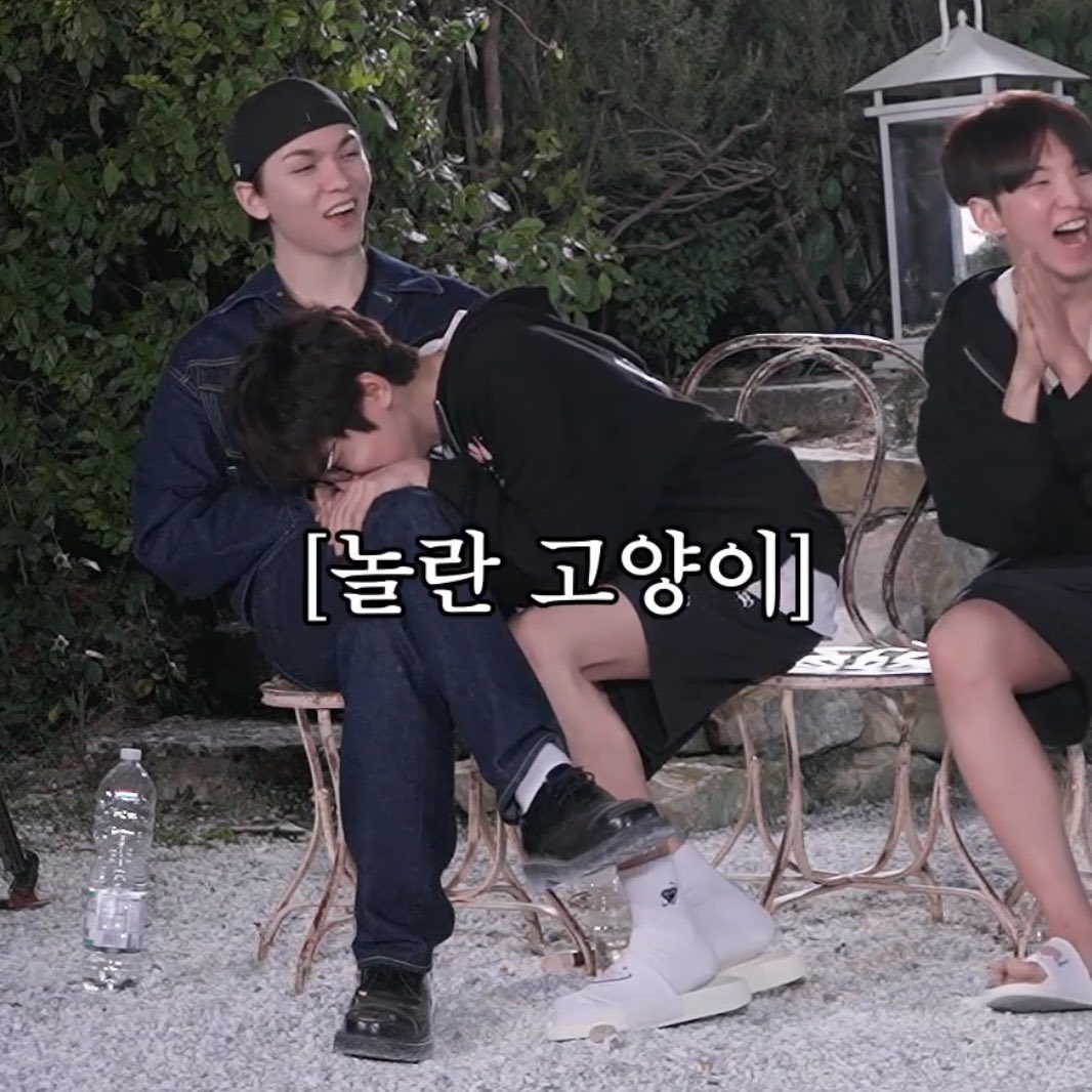 jwvvoo's tweet photo. 서로 무릎 내주는거 존니 커요움 https://t.co/hdneE8RyY0