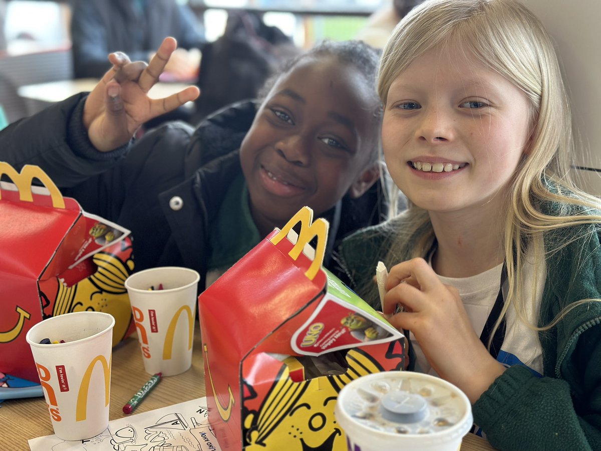 All fed @McDonaldsUK and ready to go @YVconcerts @SheffieldArena Rehearsals start at 14:30 🎶