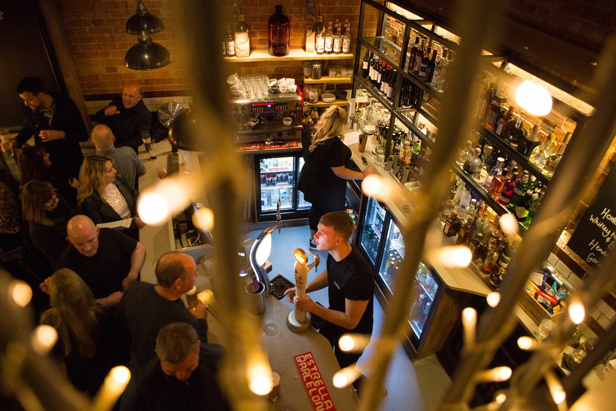 Welcome the weekend in at your fav Ampthill spot. Unwind in a cosy space with your fizz, or get into the mix at the bar x #FridayFeeling #theHide