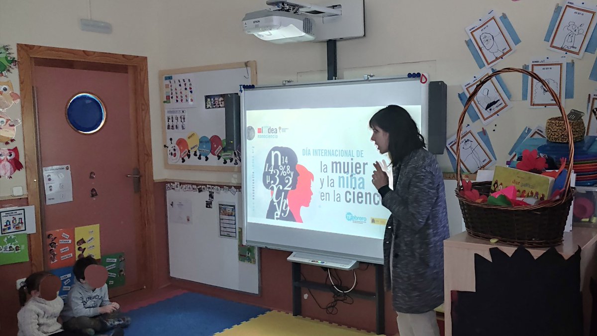 imdeanano's tweet photo. Investigadoras de @imdea_nano han realizado hoy un taller para un público muy especial: el alumnado de 3 años del Colegio Príncipe de Asturias. 

⚗️https://t.co/LNHmQ0mnRk

#DíaMujerYNiñaEnCiencia #11F https://t.co/rQGQPF61AU