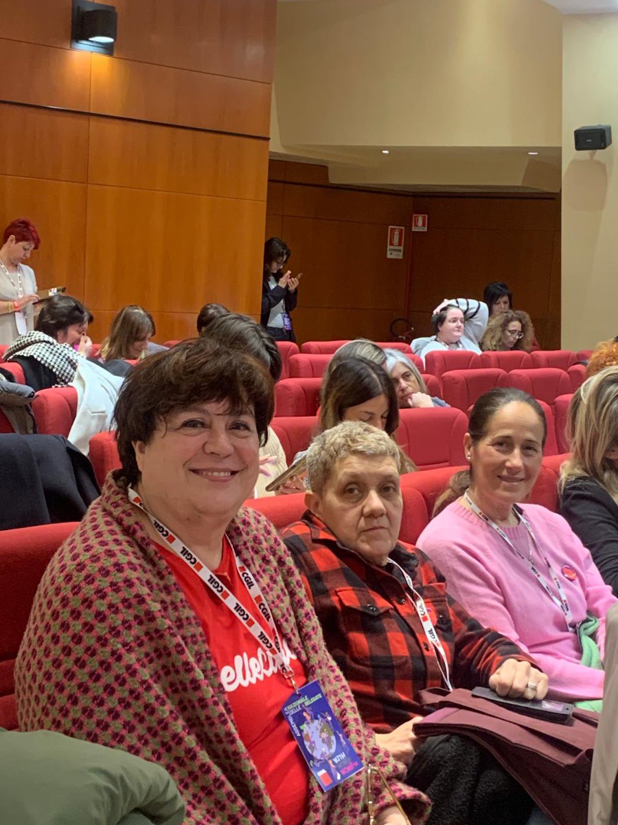 cgiltoscana's tweet photo. La #Toscana a Roma all’assemblea nazionale delle delegate #Cgil https://t.co/3vo9xHkRRb