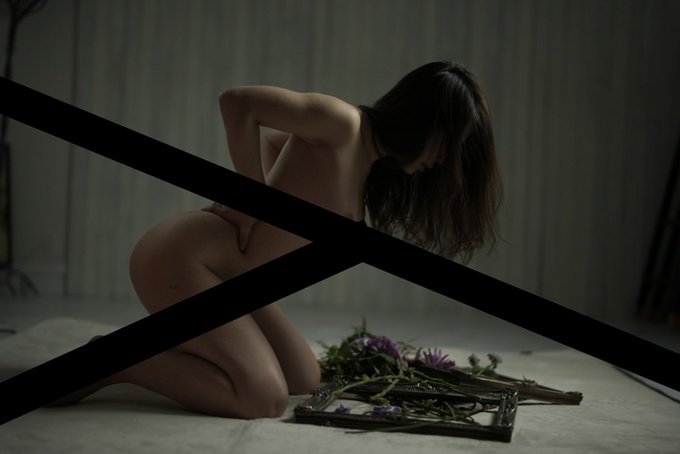 今日は肌の体質的に縄跡ほぼ無くなってましたが撮影会ご参加平日なのにありがとうございました✨️  処理済の縄を買ったのでいつかセルフですが緊縛の撮影会もやろうかな。  photo by @yonekubo1959