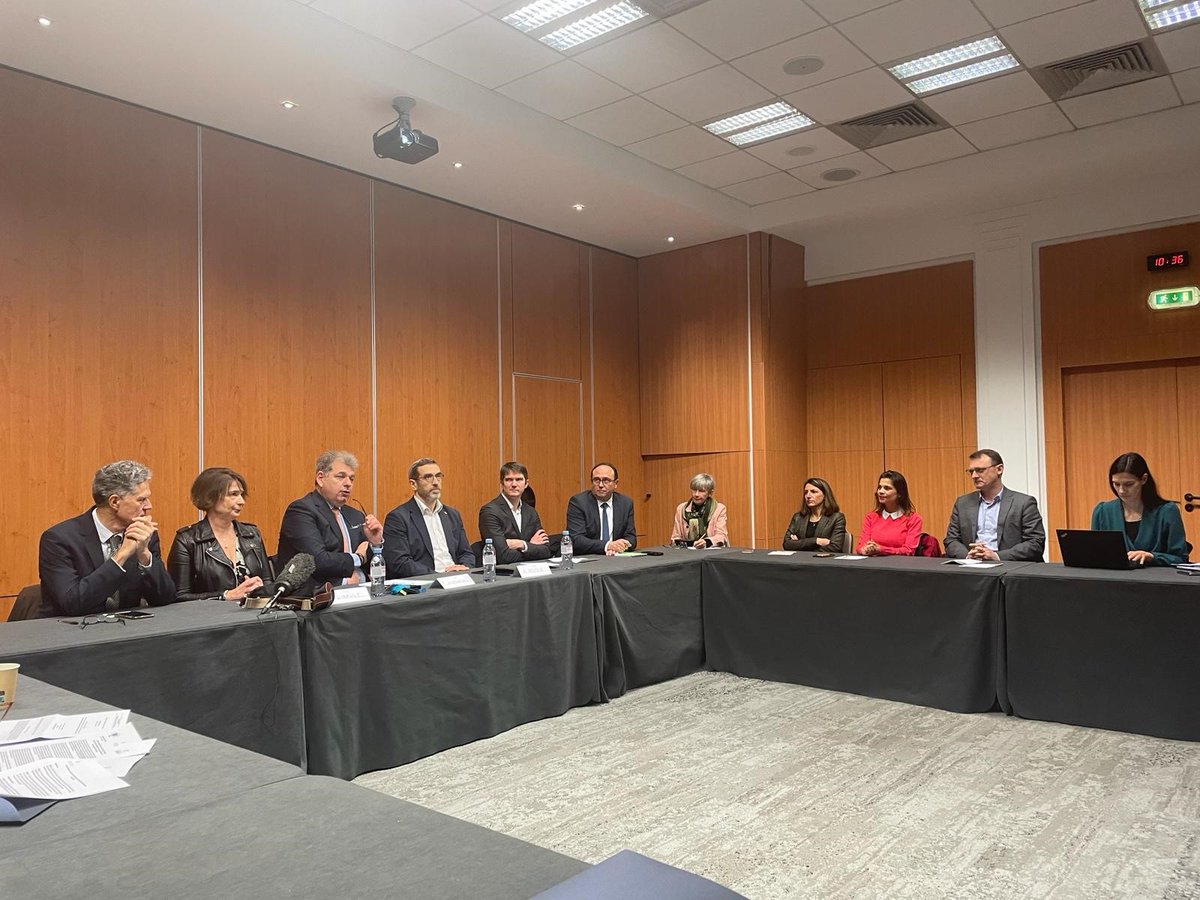 Aéroport de Nice (@aeroportnice) on Twitter photo Aux côtés de <a href="/BanqueDesTerr/">Banque des Territoires</a> et avec le soutien de <a href="/UEFrance/">Commission européenne 🇪🇺</a> et #CINEA_EU, nous sommes fiers d’accélérer la décarbonation des opérations en escale avec l’électrification des postes au large. C’est 6700 T eq. CO2 en moins pour le territoire. #CEFTransport
link.nice.aeroport.fr/hNyg5v Aux côtés de <a href="/BanqueDesTerr/">Banque des Territoires</a> et avec le soutien de <a href="/UEFrance/">Commission européenne 🇪🇺</a> et #CINEA_EU, nous sommes fiers d’accélérer la décarbonation des opérations en escale avec l’électrification des postes au large. C’est 6700 T eq. CO2 en moins pour le territoire. #CEFTransport
link.nice.aeroport.fr/hNyg5v