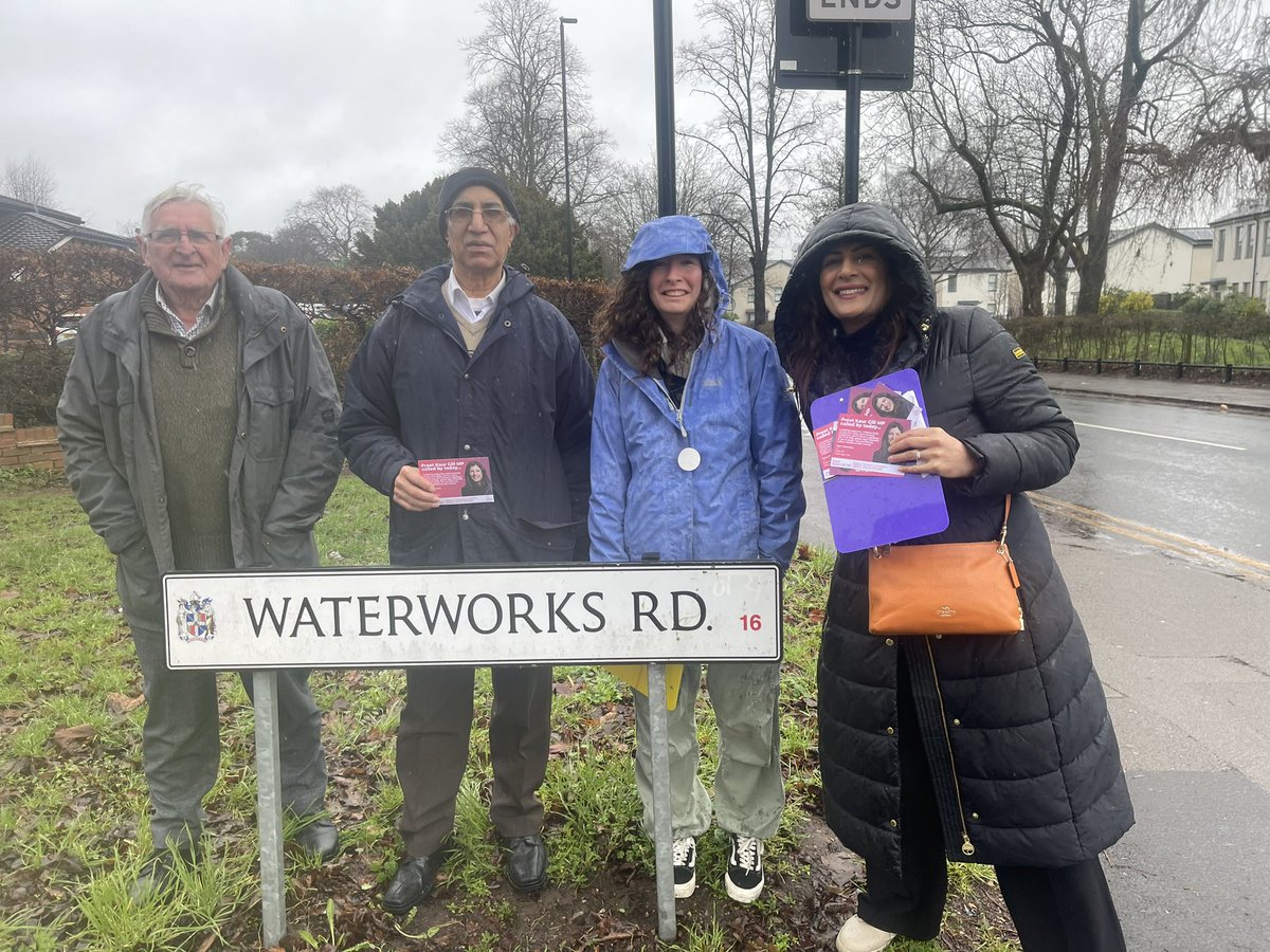 Great to be out with @edgbastonCLP on our weekly doorknock in the constituency despite the ☔️- lots of discussions on Labour 5 missions. Crime was also of huge concern for many residents we spoke to.