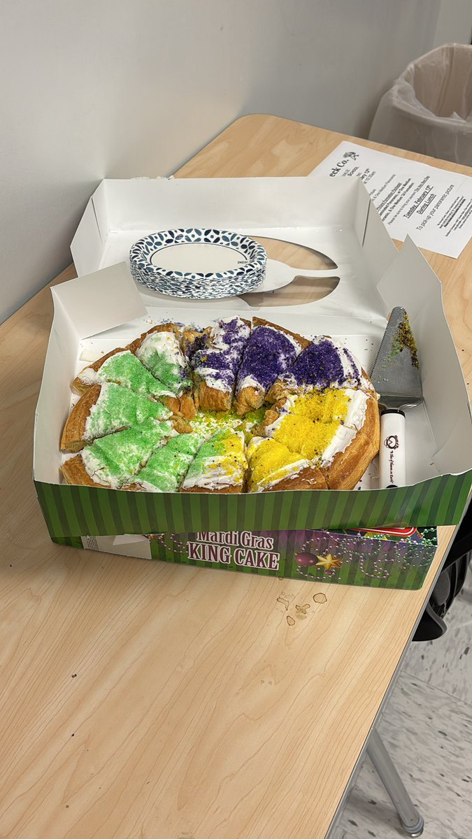 edwgarza (@edwgarza) on Twitter photo Let them eat (King) Cake! Thank you Green Neighborhood, enjoy your treat! #KingCakeFriday <a href="/WisdomHS_HISD/">Margaret Long Wisdom High School</a> @TeamHISD <a href="/HISD_West/">🚨 This page is no longer active! 🚨</a> #staygold Let them eat (King) Cake! Thank you Green Neighborhood, enjoy your treat! #KingCakeFriday <a href="/WisdomHS_HISD/">Margaret Long Wisdom High School</a> @TeamHISD <a href="/HISD_West/">🚨 This page is no longer active! 🚨</a> #staygold