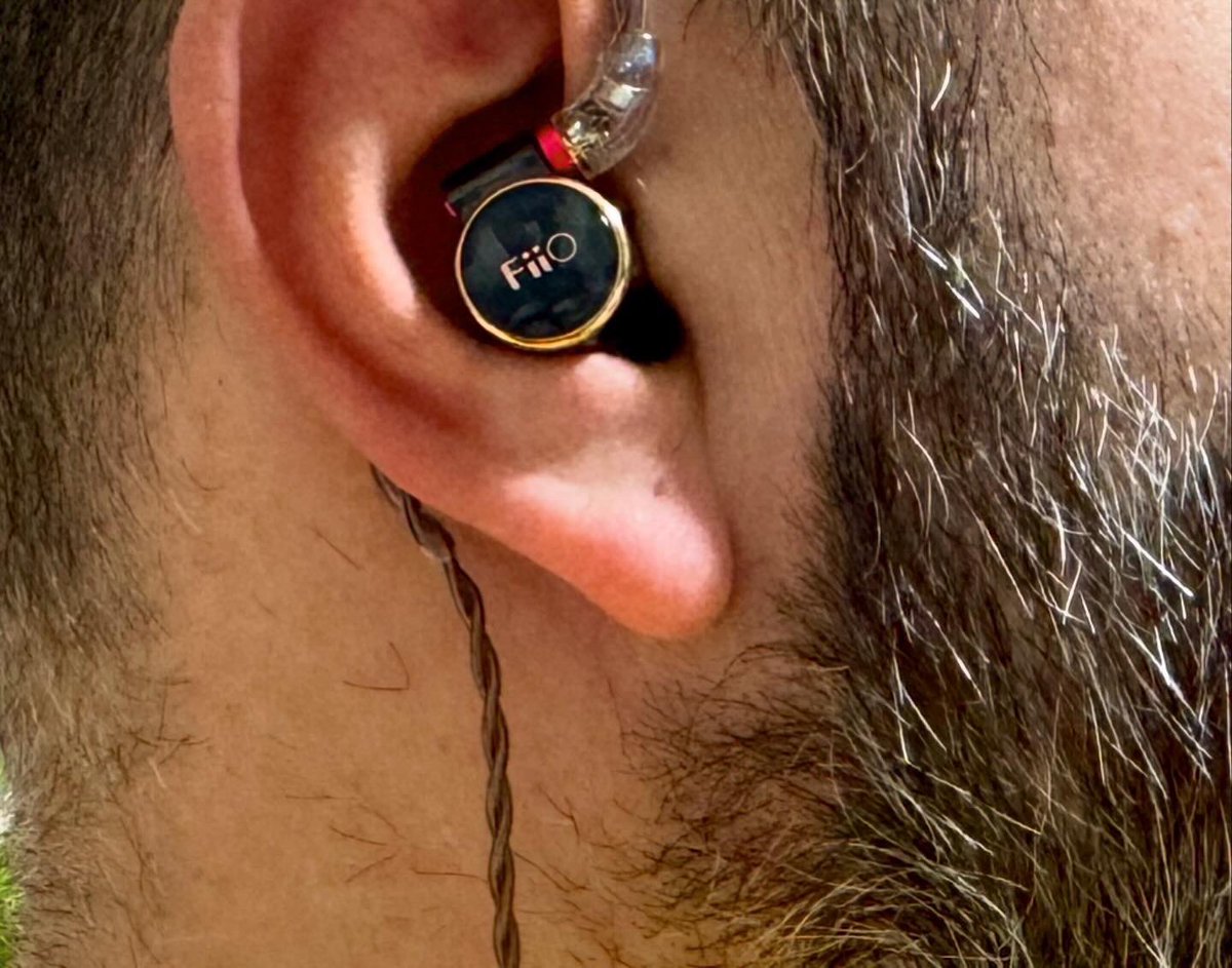 MikyAncona's tweet photo. FiiO FD3 sono le migliori cuffie in-ear monitor mai provate !
@FIIO_official
https://t.co/aR1HxPW8If
#FiiO #FiiOFD3 #inear #monitor #mikyancona #tech #earphones #sound #music #bass #fd3 #fd3pro #monitors #inearmonitors #fiiofd3pro #youtube #tech #technology https://t.co/5ZSRmAZU6a