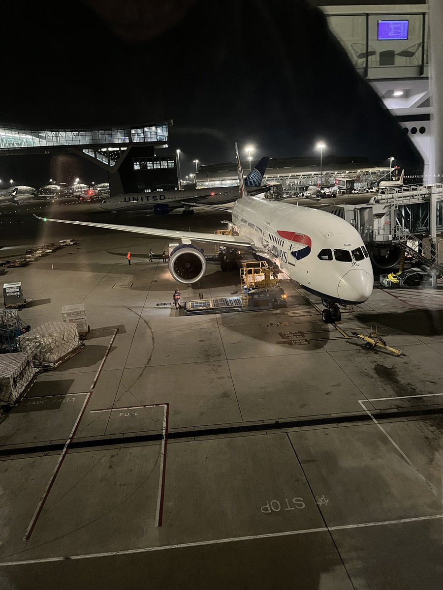 Curiosity small <a href="/British_Airways/">British Airways</a> chariot tonight. But better than the later, larger and cancelled one.