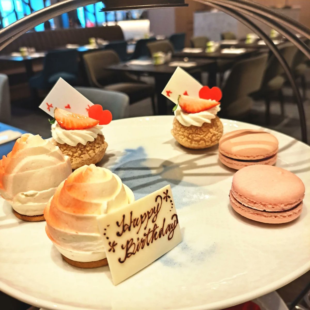 mai_Fambam's tweet photo. 旦那の誕生日だけど私の趣味全開で
アリスのティーパーティー🕒🎩 https://t.co/xFoo8oSKmY
