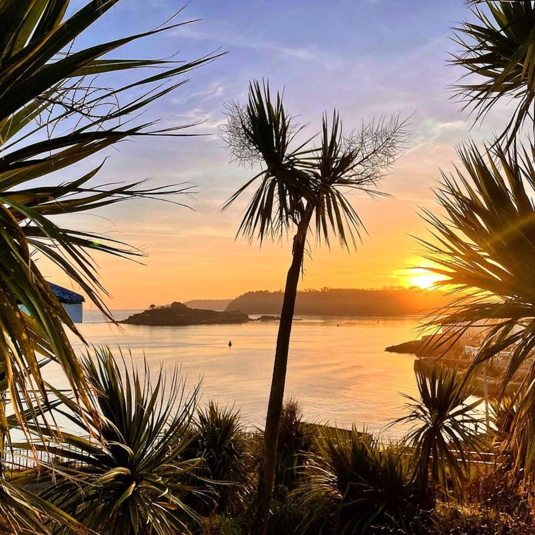 coastmag's tweet photo. Tropical February sunsets over the waters of Plymouth 😍 Wouldn't think we're in the middle of winter with a sunset like this!

RG @ lyzabefff on IG https://t.co/5gjrsRaCP5