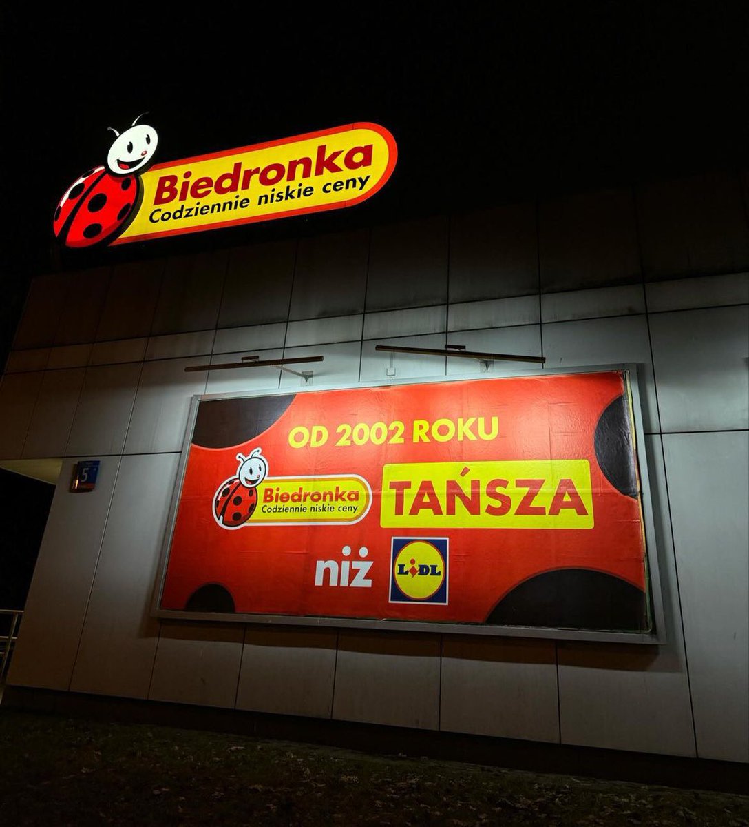 Sitr0x's tweet photo. Konflikt Biedronka vs LIDL musi mieć finał w oktagonie 🙏🏼 @famemmatv działajcie XD https://t.co/3Medz5Nyth
