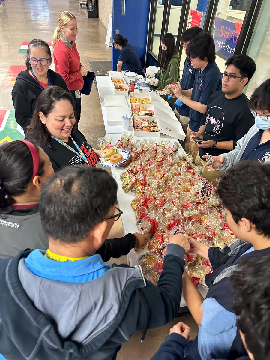 SIS_HISD's tweet photo. Thank you to our Asian Student Union for the breakfast and warm gifts this morning in recognition of the upcoming Lunar New Year 🙏 https://t.co/ibNyXjg9Lh