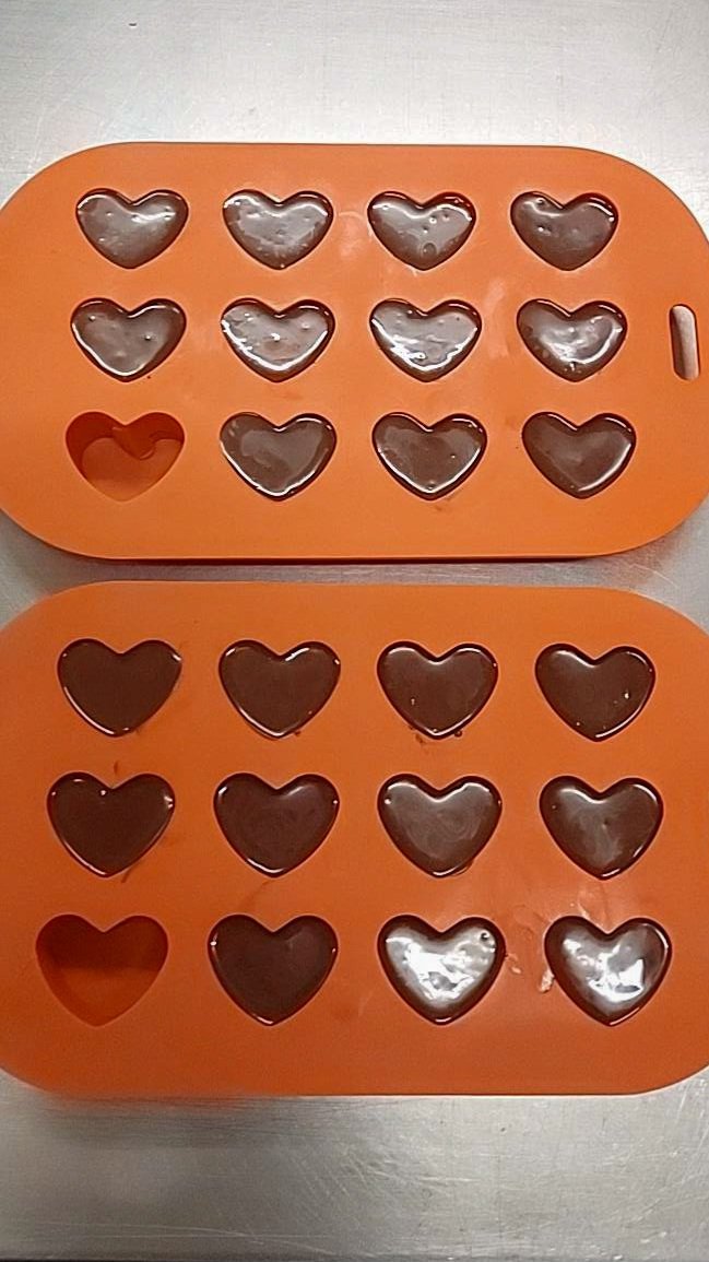 BakeryUmi's tweet photo. 今年も期間限定でしっとり濃厚なベイクドショコラ販売中です。バレンタインにいかがでしょうか？ https://t.co/ztBNjlPxZ9