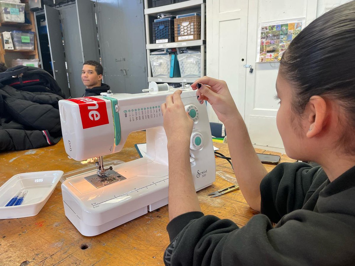 CIOBCitywide's tweet photo. Welcome back, Fashion Design at Lyons! 🧵✨ Mastering the sewing machine requires time and patience, but Lyons students are up for the challenge. #LyonsCommunity #FashionDesign #Sewing #Design @LyonsBklyn @DOEChancellor @NYCSchools https://t.co/6fCc5GsI90