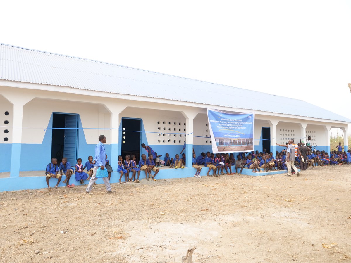 Last week, @Plan_SLE proudly handed over new schools in Romani Kasseh and Madiwa Koya Chiefdoms, Port Loko District. A huge step towards inclusive education for marginalized communities!📷Let's keep building brighter futures together. 📷 #EducationForAll #PlanInternationalImpact