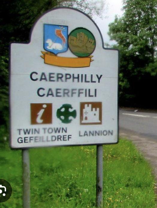 BuildUpWales's tweet photo. Surely now is the time to use the original Welsh spellings of place names rather than keeping slightly anglicized spelling versions?

Caerffili (Caerphilly), Merthyr Tudful (Merthyr Tydfil)

(THREAD) https://t.co/W2CucPHPNe