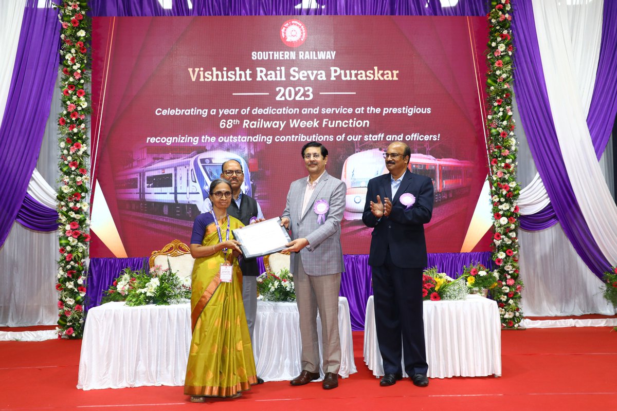 GMSRailway's tweet photo. Congrats to Ms R Rajalakshmi, SSE/Works, CAO/CN/o/MS, receiving the #68thRailwayAward!
Her impactful service, including obtaining DPRs for station re-development and mentoring SSEs, leaves a lasting legacy
#RailwayExcellence #ServiceRecognition #Southernrailway https://t.co/npkZxXsUYV