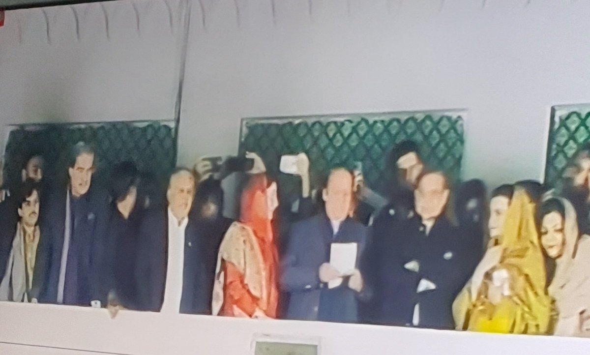 naintara1's tweet image. چب ڈاکو آپ کا مینڈیٹ چوری کر کے ایک  ساتھ تقریر اور جشن منانے آ جائیں 
@ECP_Pakistan 
#ElectionResults 
#PostPollRigging 
#عوام_کا_فیصلہ_تسلیم_کرو