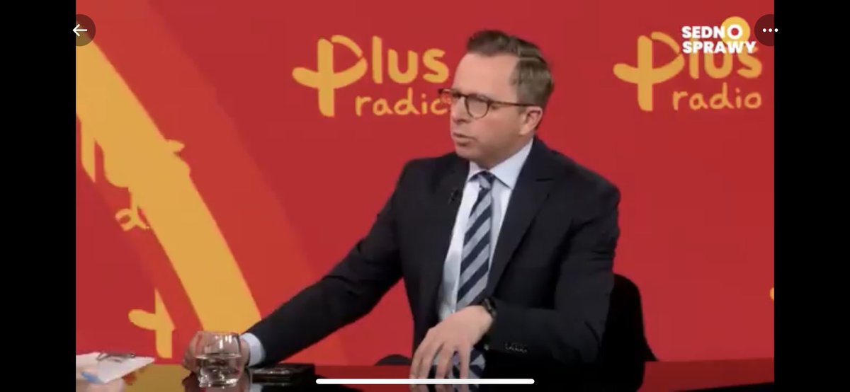 Proszę Państwa, oto przed Wami <a href="/Dariusz_Jonski/">Dariusz Joński MEP🇵🇱🇪🇺</a>, do niedawna szef podkomisji LOTNICTWA w ramach Sejmowej Komisji Infrastruktury 

Choć wypowiedz sprzed kilku dni, warto ją przypomnieć bo naprawdę trudno w 1.5 minuty zmieścić tyle niedorzecznych bredni na temat projektu #CPK

💥