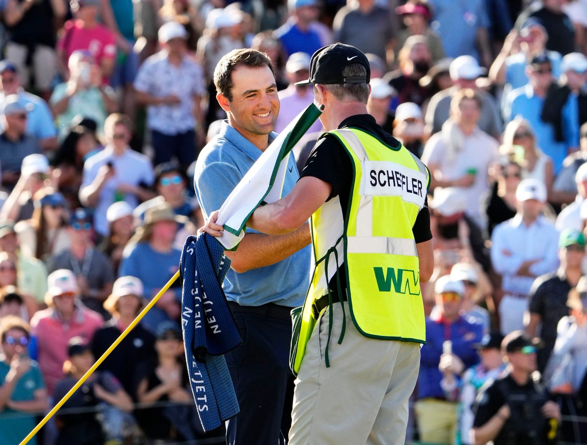 🙏for the caddie this week in Phoenix, chaos reigns @WMPhoenixOpen ...rain, wind and beer! thecaddienetwork.com/2024-wm-phoeni…