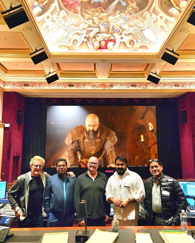 TamilDelight's tweet photo. Watching #Barroz at #SonyStudios Hollywood with Mark Kilian and Jonathan Miller for the fine-tuning of music and sound.
#Barroz #Barroz3D #AntonyPerumbavoor #AashirvadCinemas #TKRajeevkumar #SantoshSivan #LydianNadaswaram #MarkKilian #KallirroiTziafeta https://t.co/wDlNLB5nLy