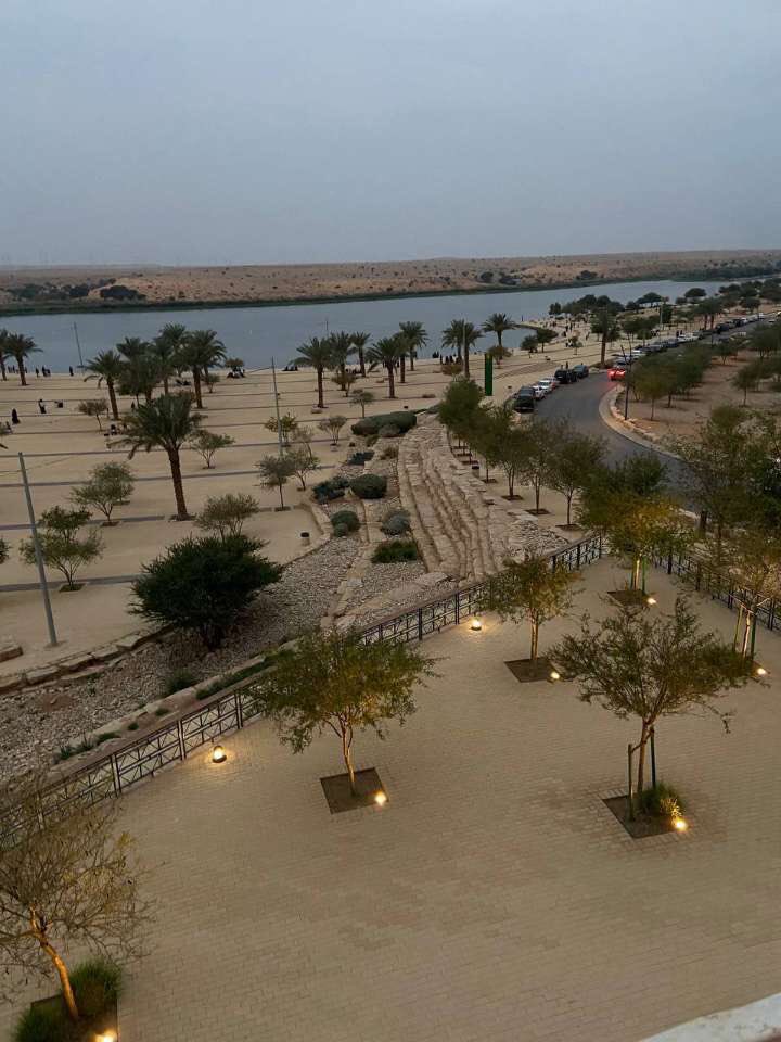 view_riyadh's tweet photo. @resort_alnarjis منتزه البحيرات، من الأماكن الجميله بـ #الرياض
 تنفع للمشي والجلوس 🏝

الموقع 📍
https://t.co/BPlIYFbeWn https://t.co/P7Y1E0cjTl