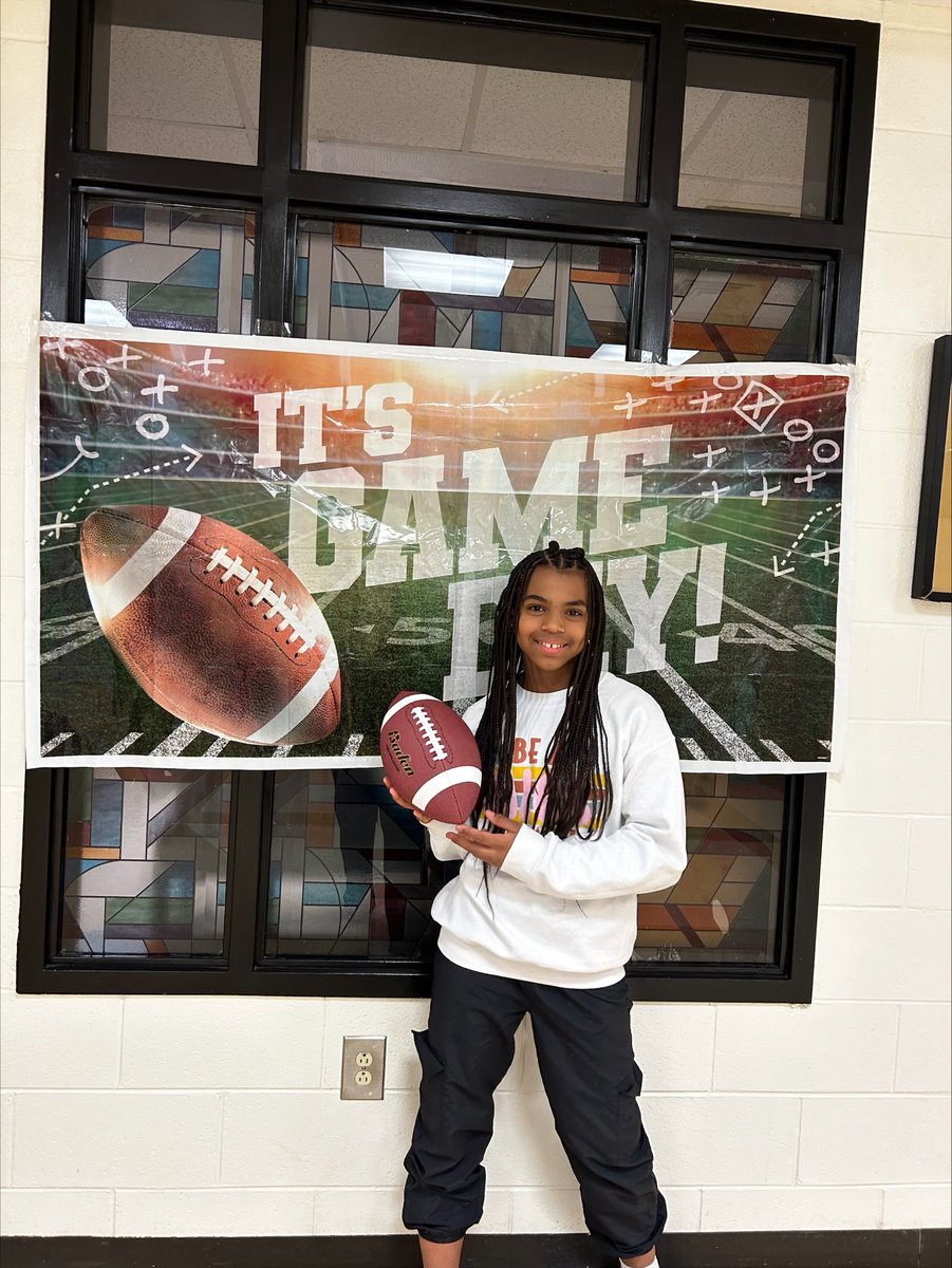 FCSNutrition's tweet photo. It’s Fan Fare Friday! Get ready as the San Francisco 49ers take on the Kansas City Chiefs🏈🥳Swing by the cafeteria today for a touchdown-worthy meal! But wait, there's more!🥫🙌 Today marks the LAST DAY of our canned food drive! Remember, every can counts! #GSNAMinded #FuelingGA https://t.co/kuH1JEmf4B