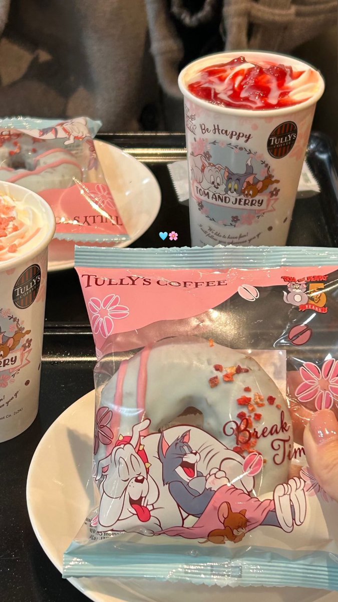 misamyonn's tweet photo. タリーズのトムジェリかわいすぎて仕事終わり幸せなひとときを過ごせた🩵🌸 https://t.co/rs6y2M7ouu