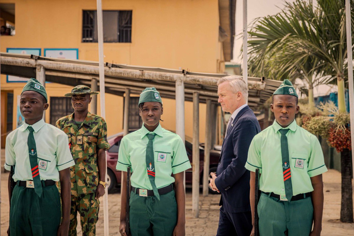 NLinNigeria's tweet photo. The 🇳🇱 is involved in various migration activities in 🇳🇬, from awareness-raising and reintegration projects to addressing migrants' psychosocial needs.

On this visit @ericvanderburg took part in our peer education and sensitization activity organized by @IOM_Nigeria in Lagos. https://t.co/2Hzs9bOhgY