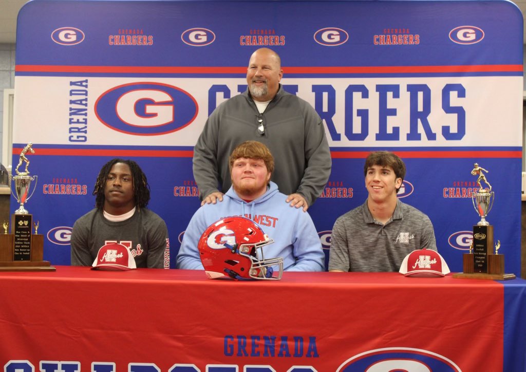 Congratulations to our guys for signing Wednesday! #TEAM Jekerious Williams - Ath Holmes CC Preston Smith - OL Northwest CC Charlie Fair - QB Holmes CC