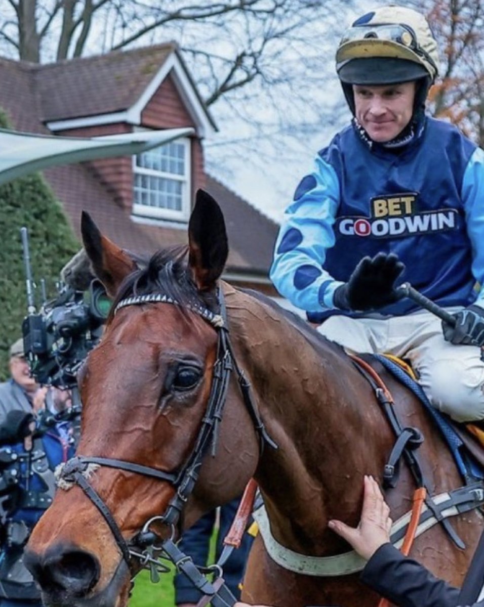 £100 GIVEAWAY…if super ⁦<a href="/tomcannon2/">Tom Cannon</a>⁩ does the biz on EDWARDSTONE (currently 6/4) ⁦<a href="/NewburyRacing/">Newbury Racecourse</a>⁩ then one of you gets 100 nicker…just follow + retweet to enter (over 18’s)