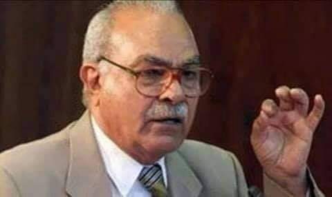 يقول المفكر الإسلامي الدكتور /محمد عمارة -رحمه الله-:
في أحد المجالس، التفت أحد المدعوين العلمانيين تجاهي، وخاطبني مستهزئاً، وقال:
هل أفهم من كتاباتك أنك تريد تطبيق أحكام الشريعة والعودة بنا إلى الوراء؟
فأجبته متسائلاً:
هل تقصد بالوراء يعني حوالي 100 سنة، عندما كان السلطان