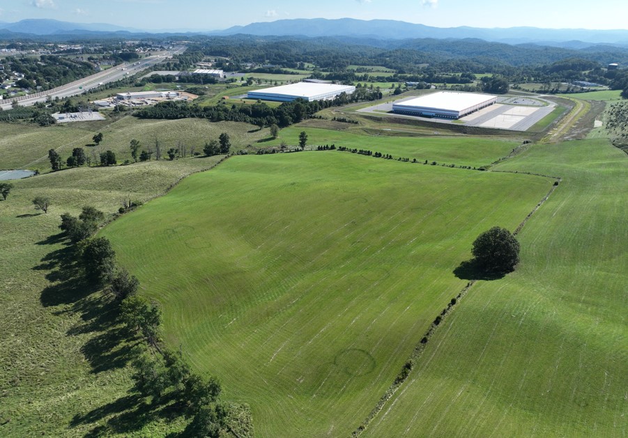 YesMontgomeryVA's tweet photo. As we look to the future of Falling Branch Corporate Park, we will be accepting construction bids for work in Phase II including grading, extending utilities, &amp; installing 2200 linear feet of roadway until March 7th. 

For more information, visit https://t.co/40MsseoAVA
#FBCP25 https://t.co/yUUkvQbYA3