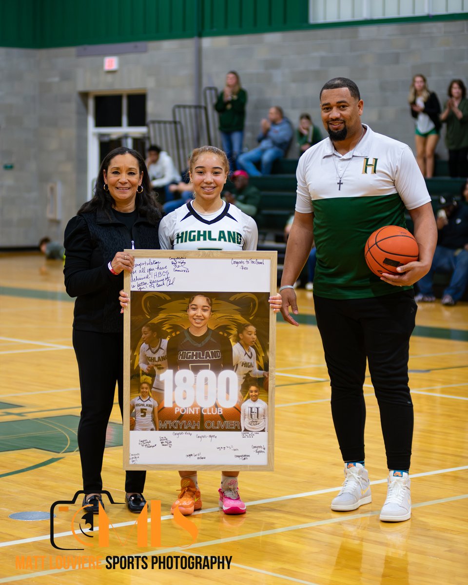 coachricohb's tweet photo. Congrats to our leader and senior guard M'Kiyiah Olivier on reaching the 1800 point mark in her career. There is still some work to do. She isn't done! https://t.co/vhaok1oqVZ