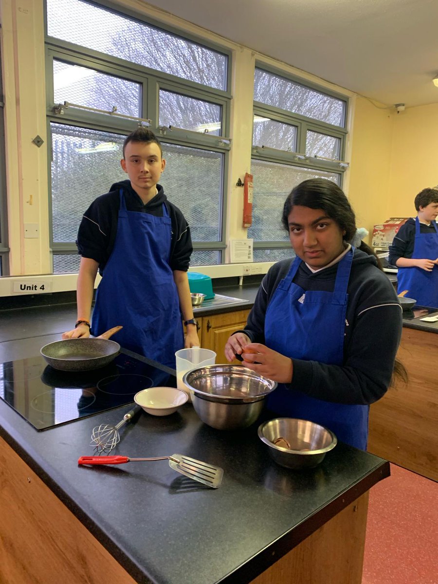 ellenfieldcc's tweet photo. Getting ready for Pancake Tuesday! π₯π₯π₯ Oak and Apollo made delicious treats for staff and students today in the kitchen. A great way to get in the mood for midterm! #lifeskills #cookery #pancakefriday https://t.co/JbFuLKWKDL