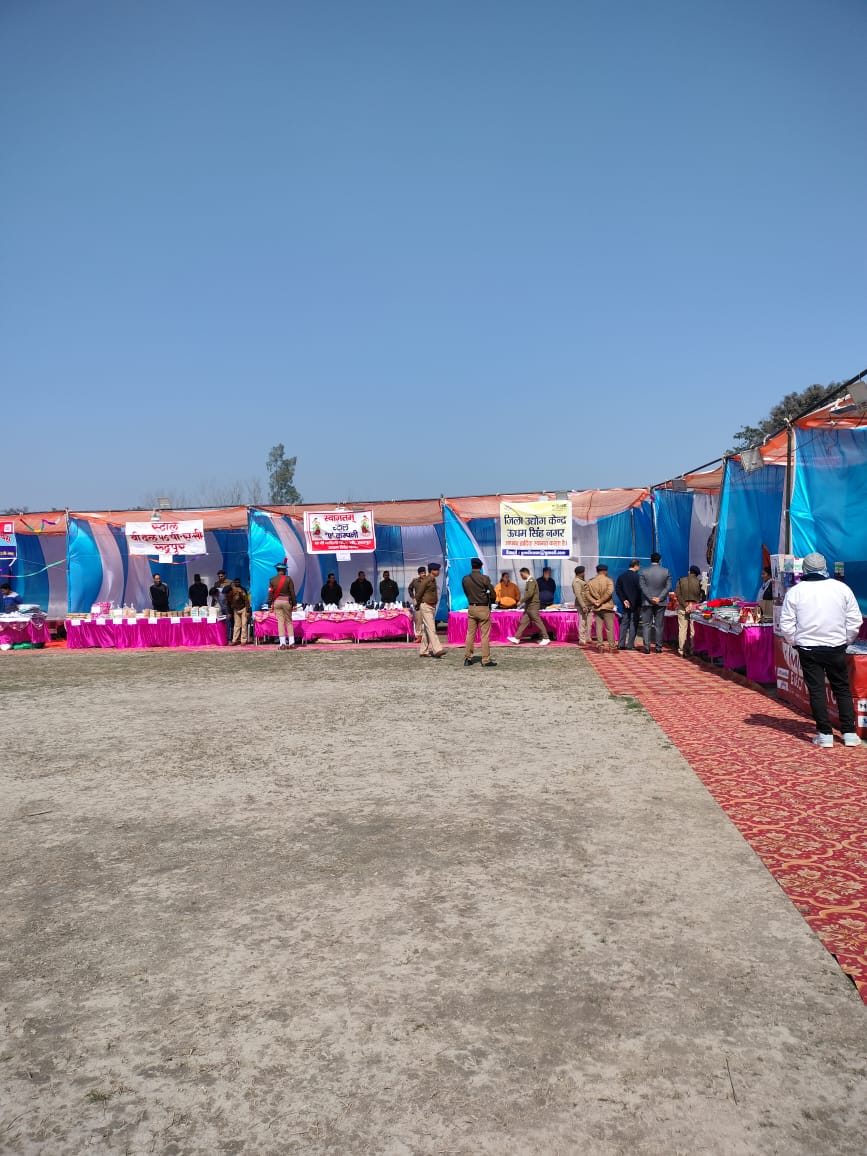 RudrapurBlock's tweet photo. 46वीं बटालियन PAC स्थापना दिवस समारोह के अवसर पर वि० खं० रुद्रपुर की स्वयं सहायता समूहों द्वारा प्रदर्शनी में प्रतिभाग किया गया l ग्राम्य विकास विभाग SHG सदस्यों को बाजार पहुँच एवं विपणन सुविधा उपलब्ध कराने हेतु प्रयासरत है l  #ग्रामाभ्युदयादेव_देशाभ्युदय:  #Rural_Development_UK https://t.co/YN8SqXrEyO