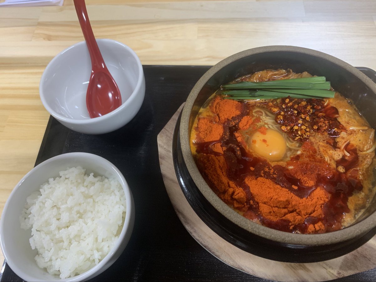 飲み屋街にオープンしたチゲラーメン🍜

1000辛🌶

きっと胃もアナルも爆発するわ笑

店主さんに1000辛初めてです
凄いって褒められた笑笑笑笑

ちゃんと完食🥵🔥
楓くんご馳走様😭

⚠️仕事中⚠️